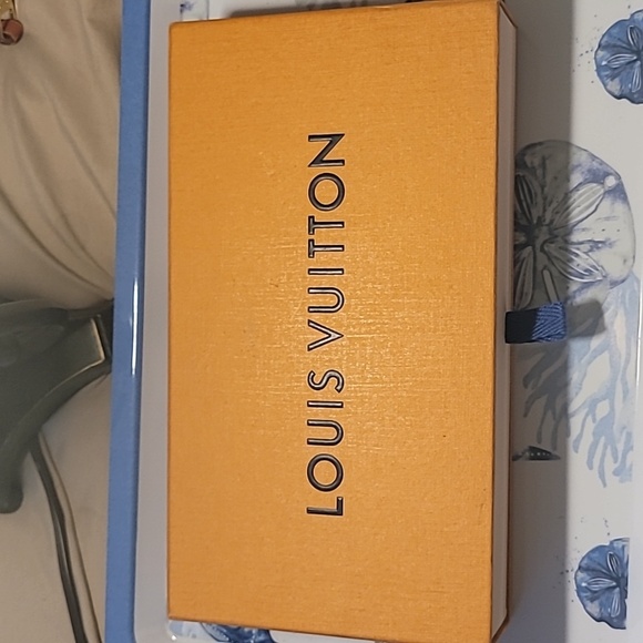 LOUIS VUITTON EMPRIENTE Zip around wallet./ box and dustbag included. - Picture 14 of 15